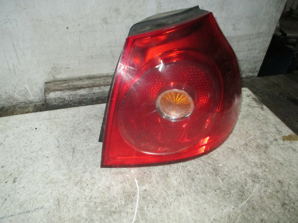 2005 VOLKSWAGEN GOLF MK5 OSR DRIVER SIDE REAR TAIL LIGHT