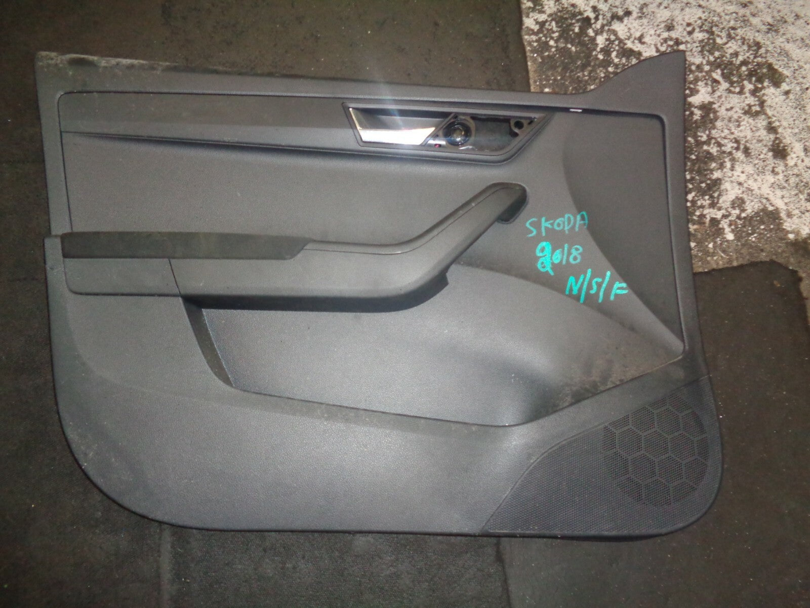 SKODA FABIA 2018 MK3 NJ NS PASSENGER SIDE FRONT DOORCARD 6V1867013