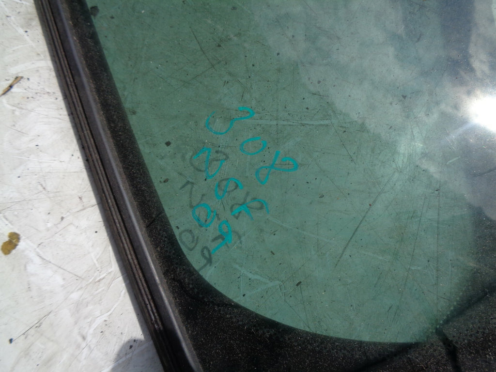 PEUGEOT 308 2009 1.6 HDI PASSENGER NEAR SIDE FRONT QUARTER GLASS