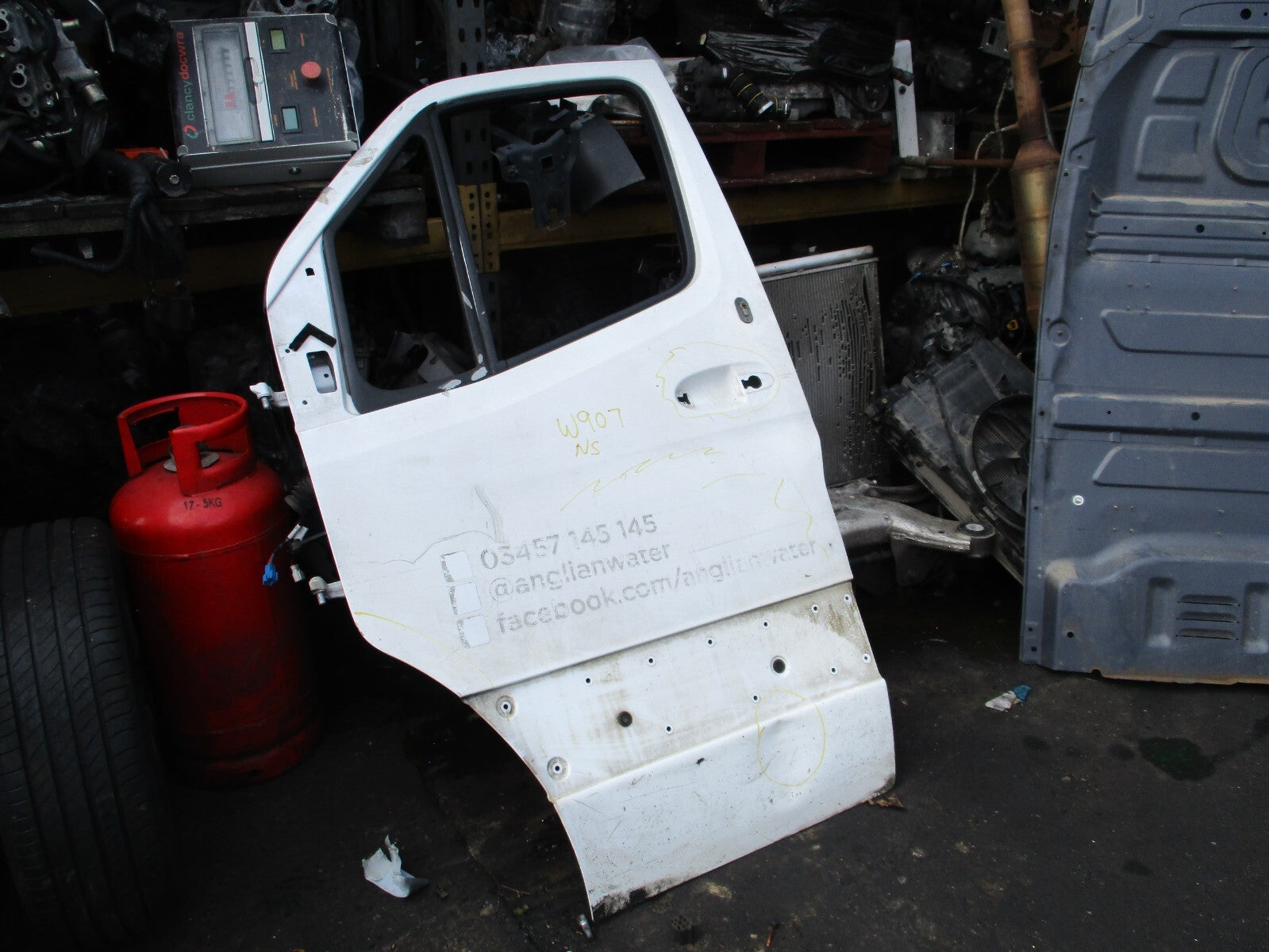 2020 MERCEDES BENZ SPRINTER W907 NSF PASSENGER SIDE FRONT BARE DOOR WHITE