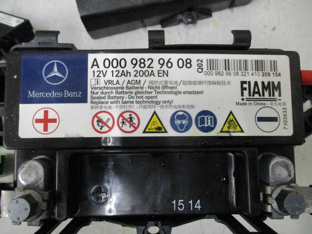 MERCEDES GLA220 2.1 2014 BATTERY WITH BOX HOLDER WIRE CONNECTOR A0009826908