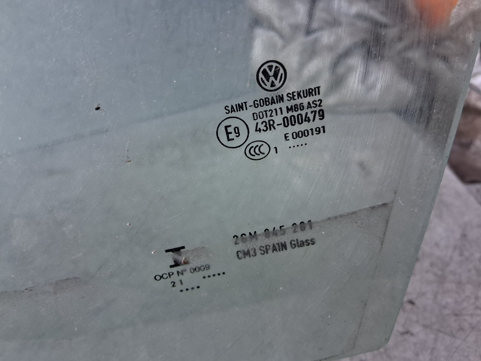 2021 VOLKSWAGEN T CROSS NSF PASSENGER SIDE FRONT LEFT WINDOW GLASS
