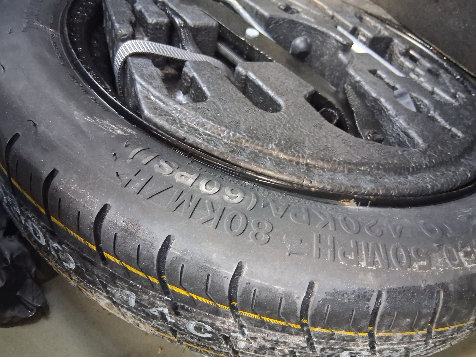 2012 VW VOLKSWAGEN GOLF MK6 SPARE WHEEL WITH JACK SET KIT T125/70R16