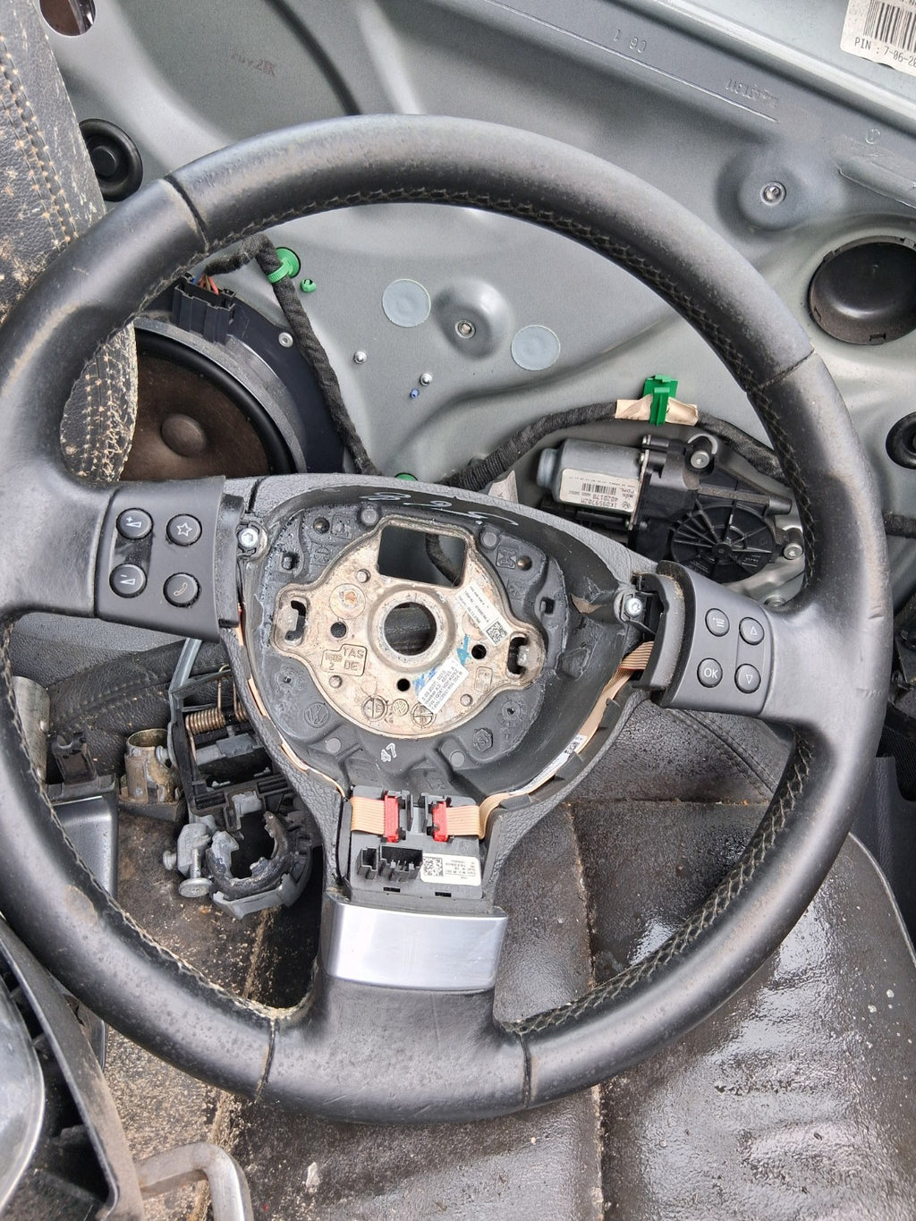 2007 VW VOLKSWAGEN GOLF MK5 MULTIFUNCTIONAL STEERING WHEEL BLACK
