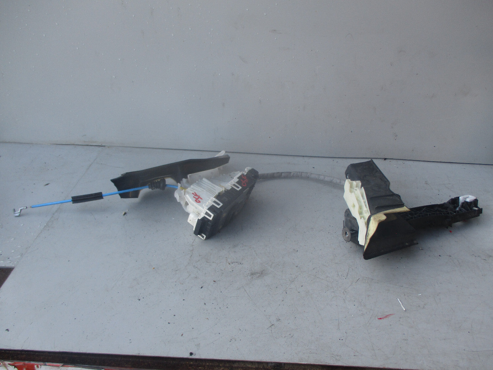 MERCEDES BENZ 2014 W212 OSF DRIVER SIDE FRONT DOOR LOCK MECHANISM A0997200635