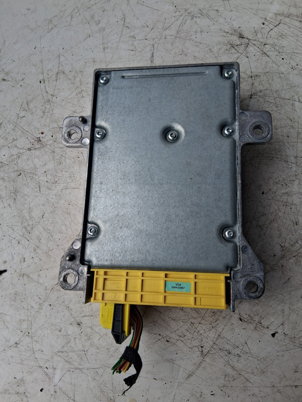 2014 MERCEDES BENZ W204 C CLASS SRS CONTROL MODULE UNIT ECU A2079011700