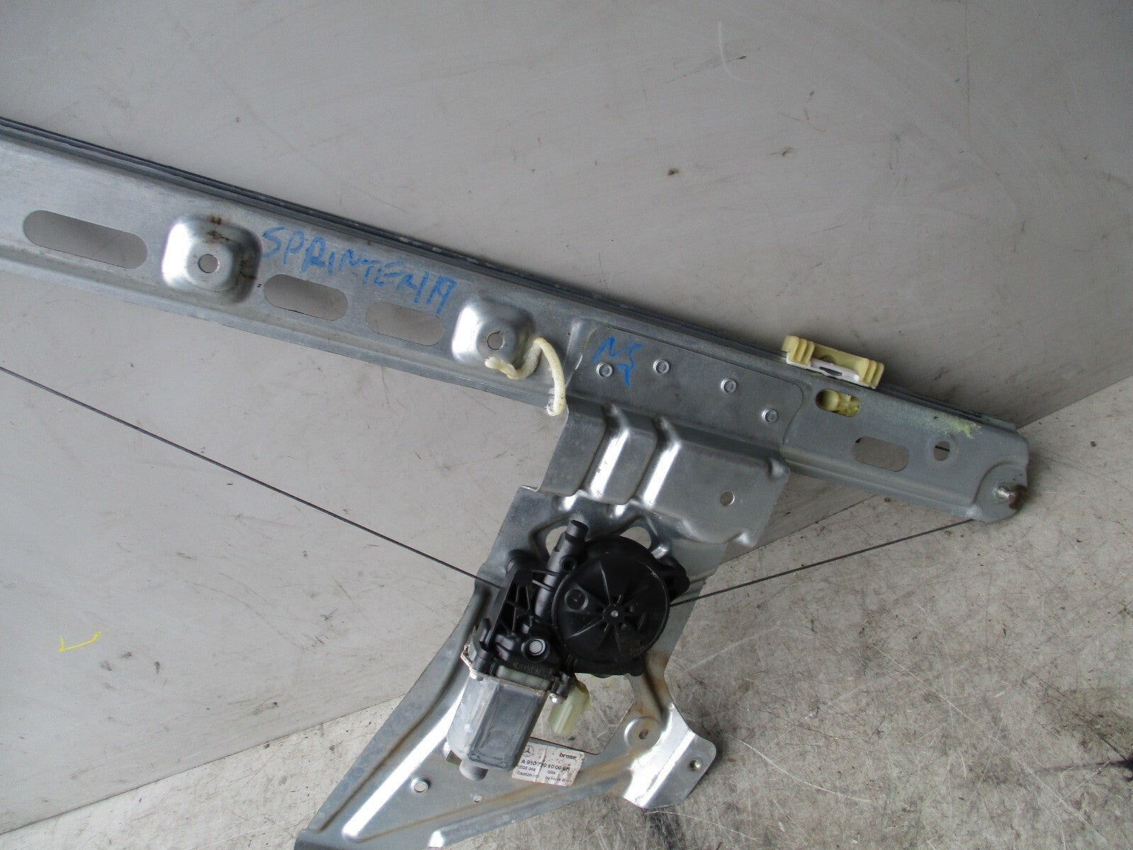 MERCEDES SPRINTER W907 2019 NS PASSENGER SIDE WINDOW MOTOR REGULATOR A9107201000