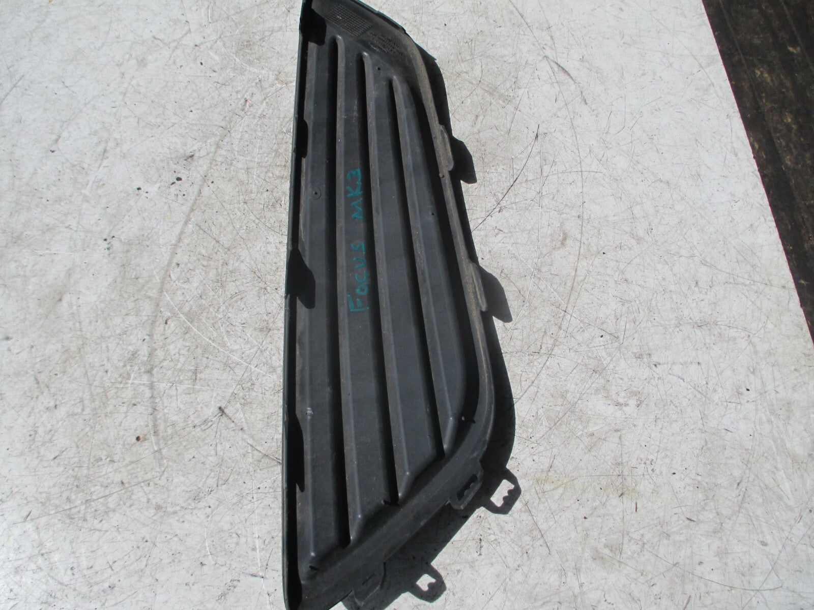 FORD FOCUS MK3 NS FRONT PASSENGER SIDE FOG LIGHT GRILL F1EB19953A