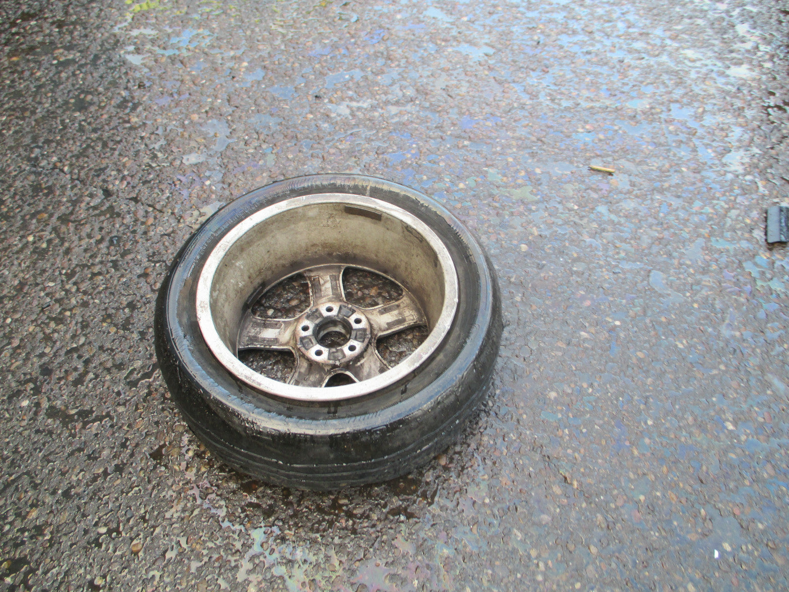 AUDI A4 B8 2014 17 INCH 5 SPOKE ALLOY WHEEL 225/50R17 TYRE DAMAGED