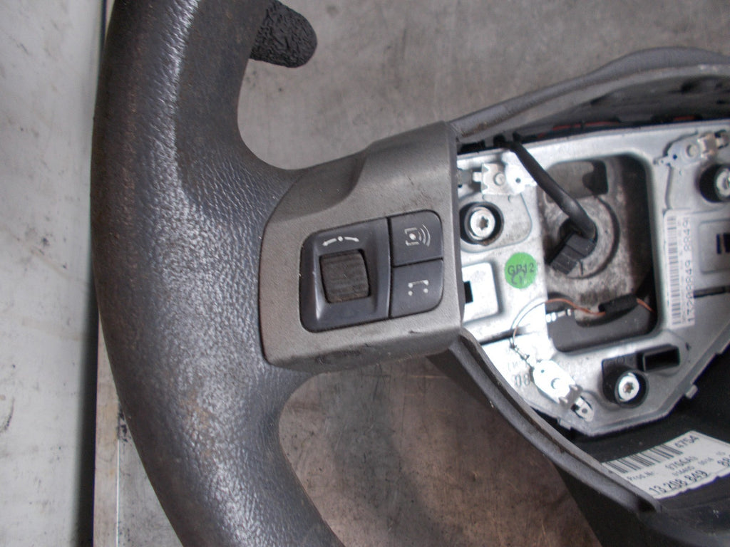 VAUXHALL VECTRA C STEERING WHEEL WITH STEREO CONTROLS. NO AIRBAG. 13208849