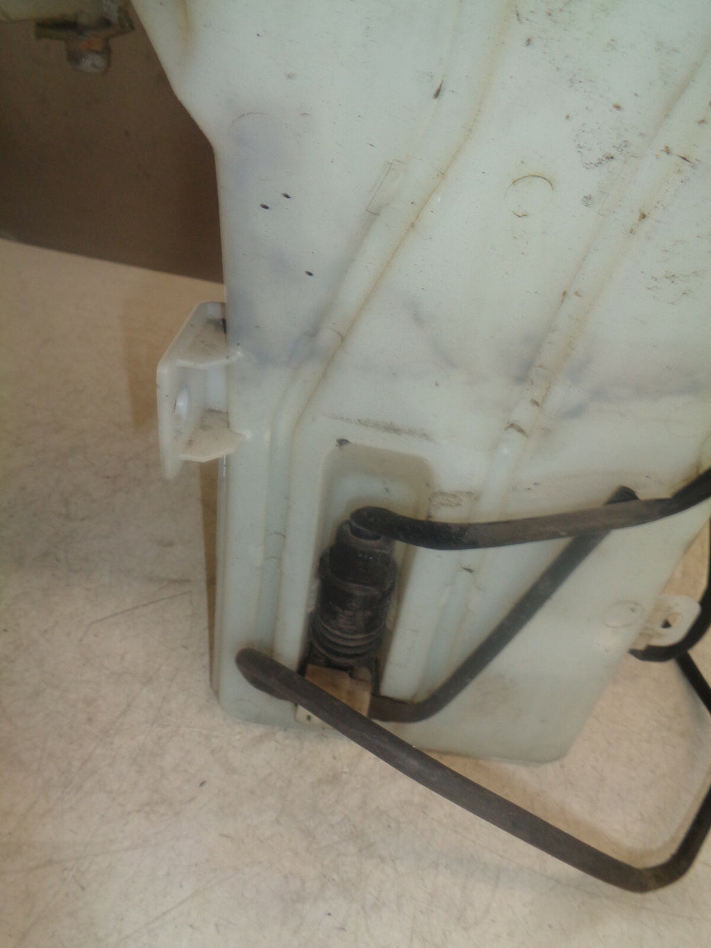 MITSUBISHI COLT MK6 2010 WINDSCREEN WASHER BOTTLE TANK RESERVOIR