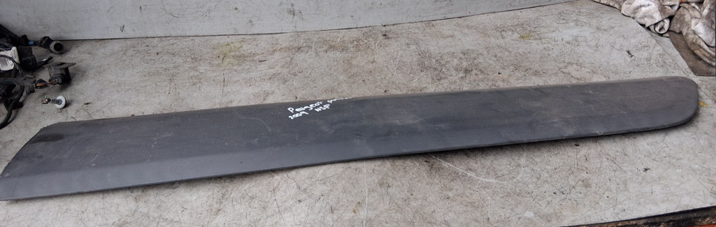 2009 PEUGEOT PARTNER NSF PASSENGER SIDE FRONT DOOR MOULDING TRIM 9682859377