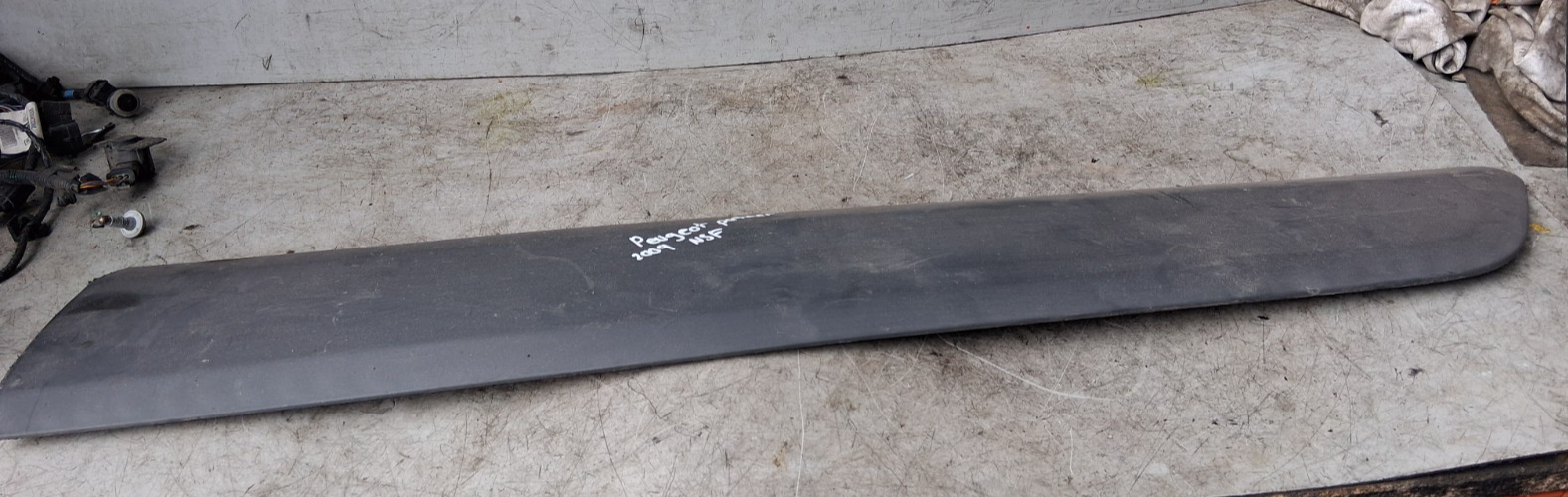 2009 PEUGEOT PARTNER NSF PASSENGER SIDE FRONT DOOR MOULDING TRIM 9682859377