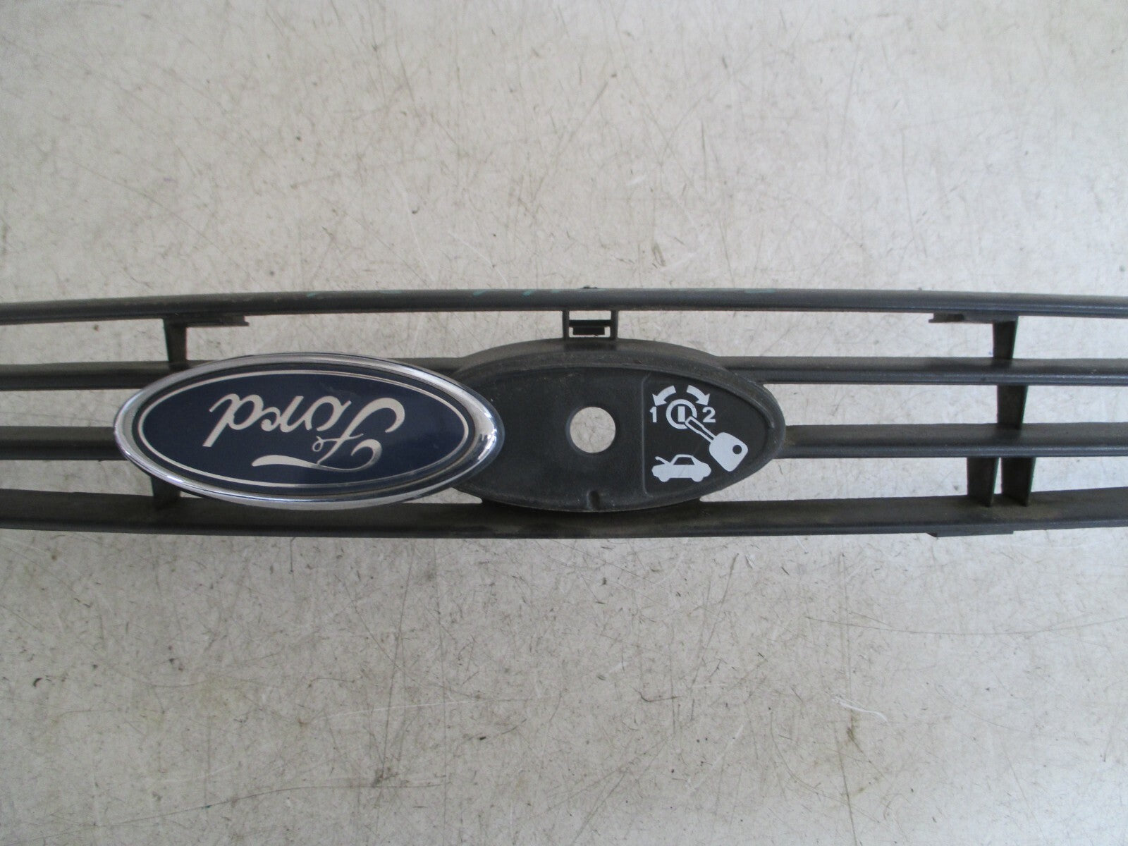 FORD FOCUS 2001 MK1 FRONT GRILL 980AB8200A