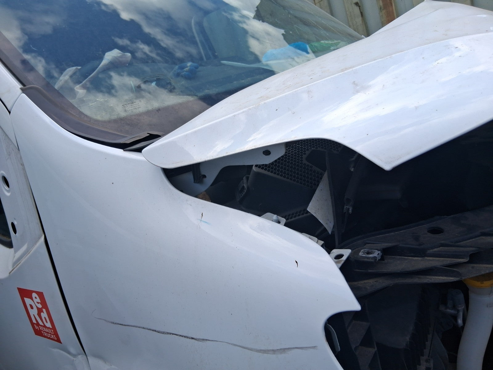 2024 RENAULT MASTER MK3 OSF DRIVER SIDE FRONT WING PANEL WHITE HAS DENTS