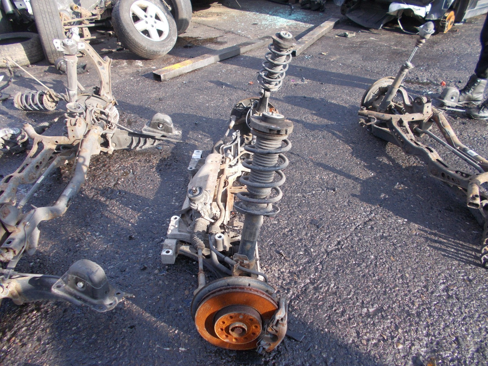 AUDI A3 8PA (MK2) SPORTBACK 2007 1.9 TDI FRONT SUSPENSION CRADLE LEGS HUBS