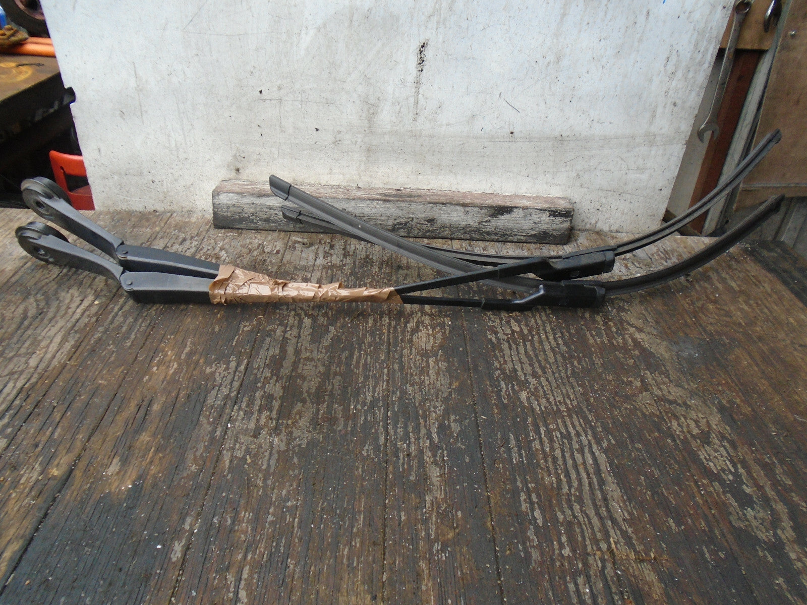 FORD FOCUS MK3 2017 FRONT WINDSCREEN BOTH SIDES WIPERS BM5117526AC BM5117526BC