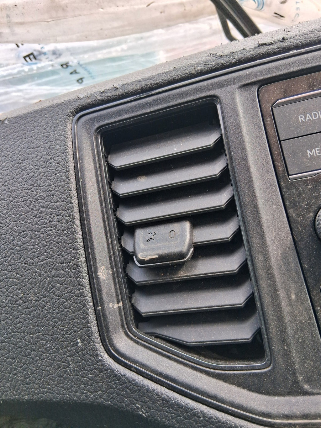 2022 VW VOLKSWAGEN CRAFTER MK2 FRONT DASHBOARD PAIR OF CENTRE AIR VENTS