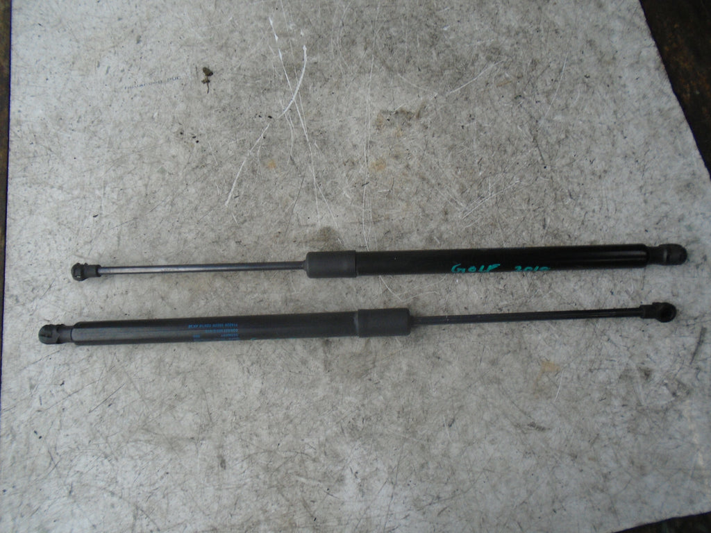VOLKSWAGEN GOLF 2018 MK7 REAR TAILGATE SUPPORT STRUTS 5G6827550