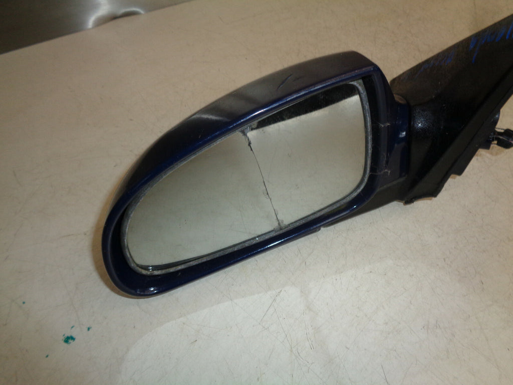 HYUNDAI ACCENT MK2 2000 NSF PASSENGER SIDE FRONT MANUAL DOOR WING MIRROR DAMAGED