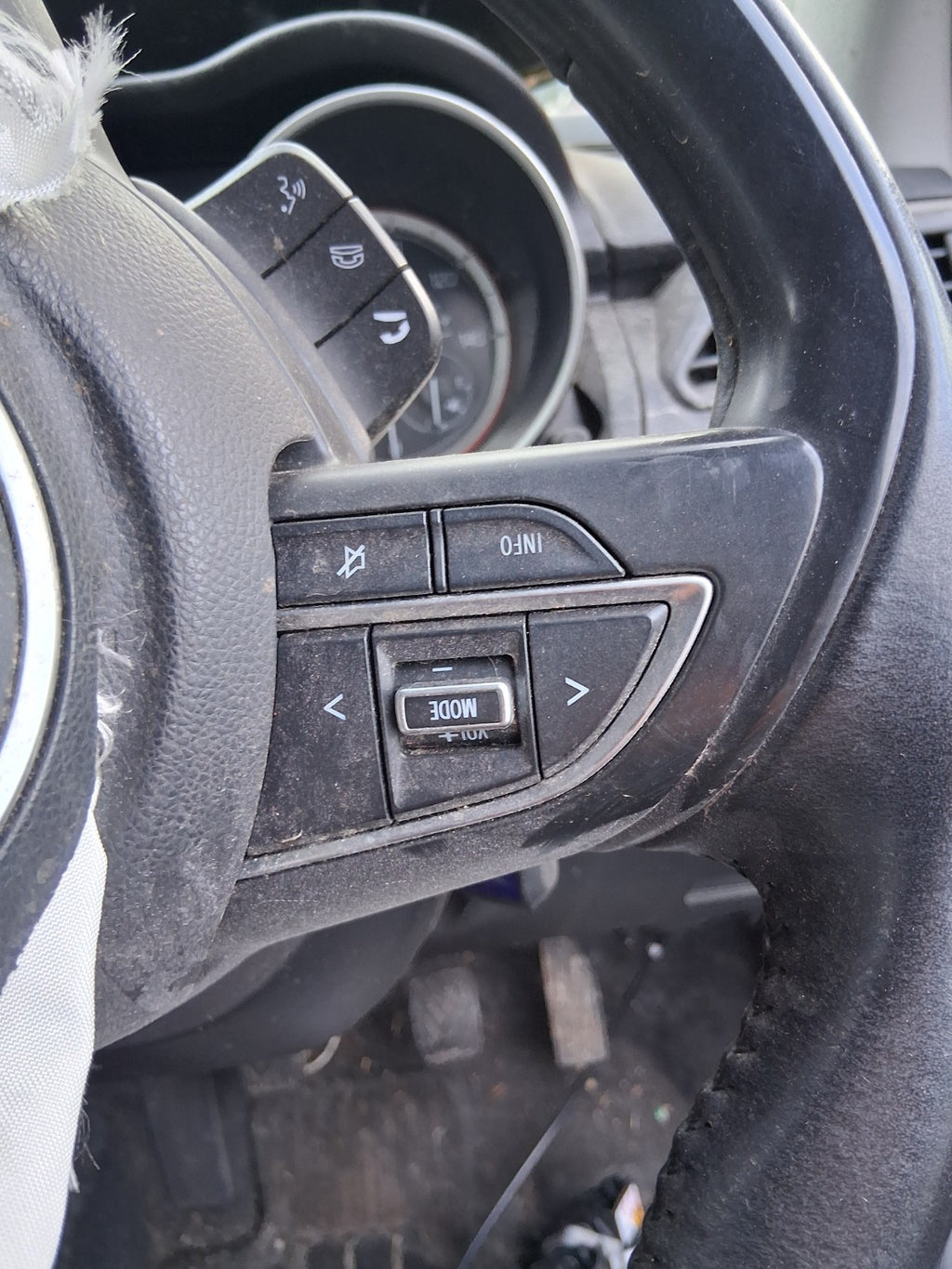 2021 SUZUKI SWIFT A2L MK4 MULTIFUNCTIONAL STEERING WHEEL