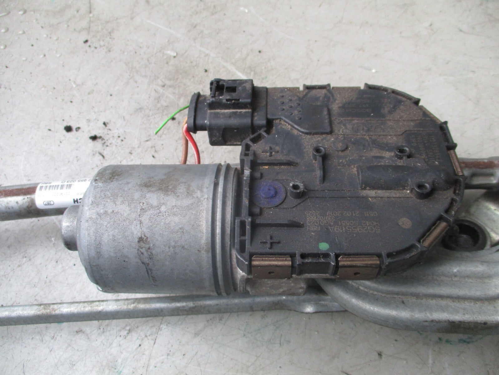 2019 VW VOLKSWAGEN GOLF REAR WINDSCREEN WIPER MOTOR 3397021868 (ref s)