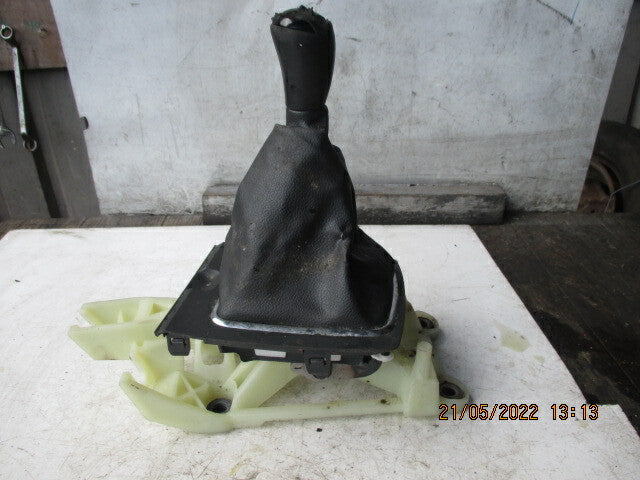 MAZDA 6 2011 MANUAL GEAR STICK SELECTOR WITH GAITER AND KNOB GS8TB