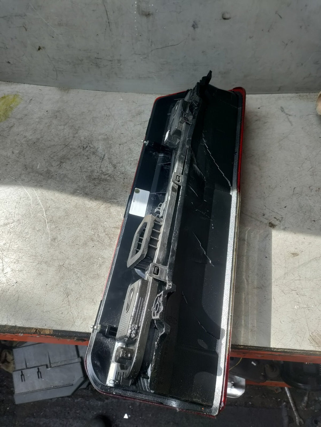 2021 FORD TRANSIT 350 MK8 OSR DRIVER SIDE TAIL LIGHT CRACKED BK3113404AC