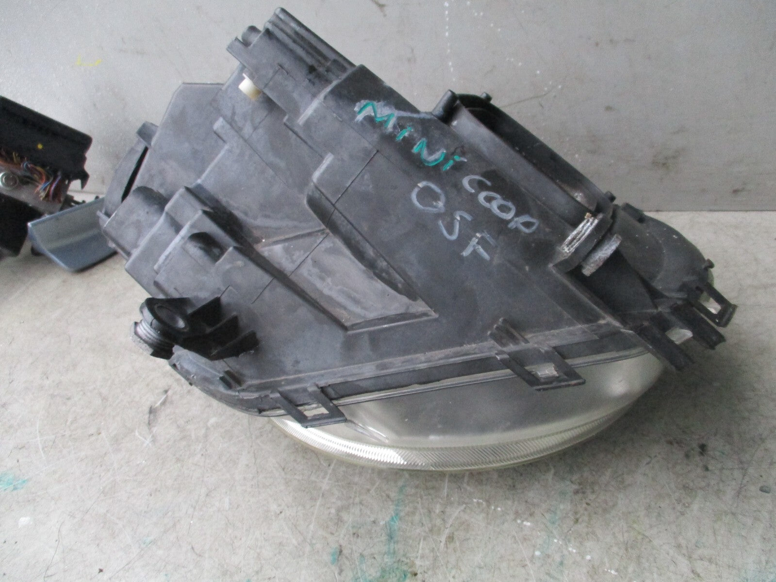 2010 MINI COOPER OSF DRIVER SIDE FRONT HEADLIGHT HEADLAMP 1305630534
