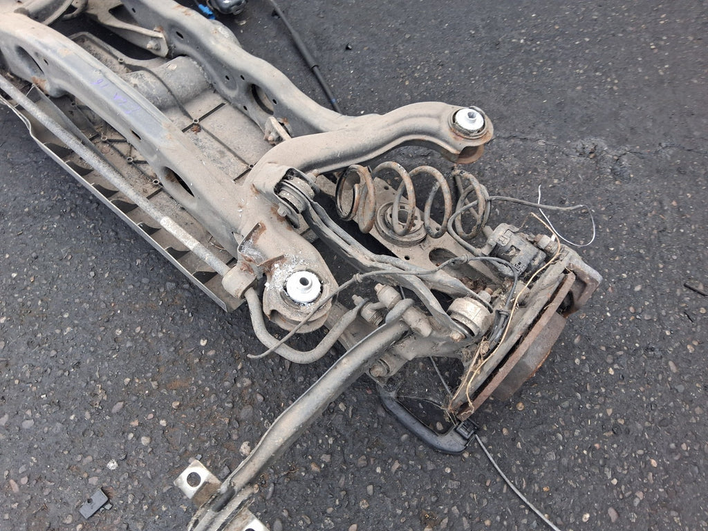 MERCEDES BENZ CLA 2016 C117 REAR COMPLETE AXLE DISCS TYPE ASSEMBLY