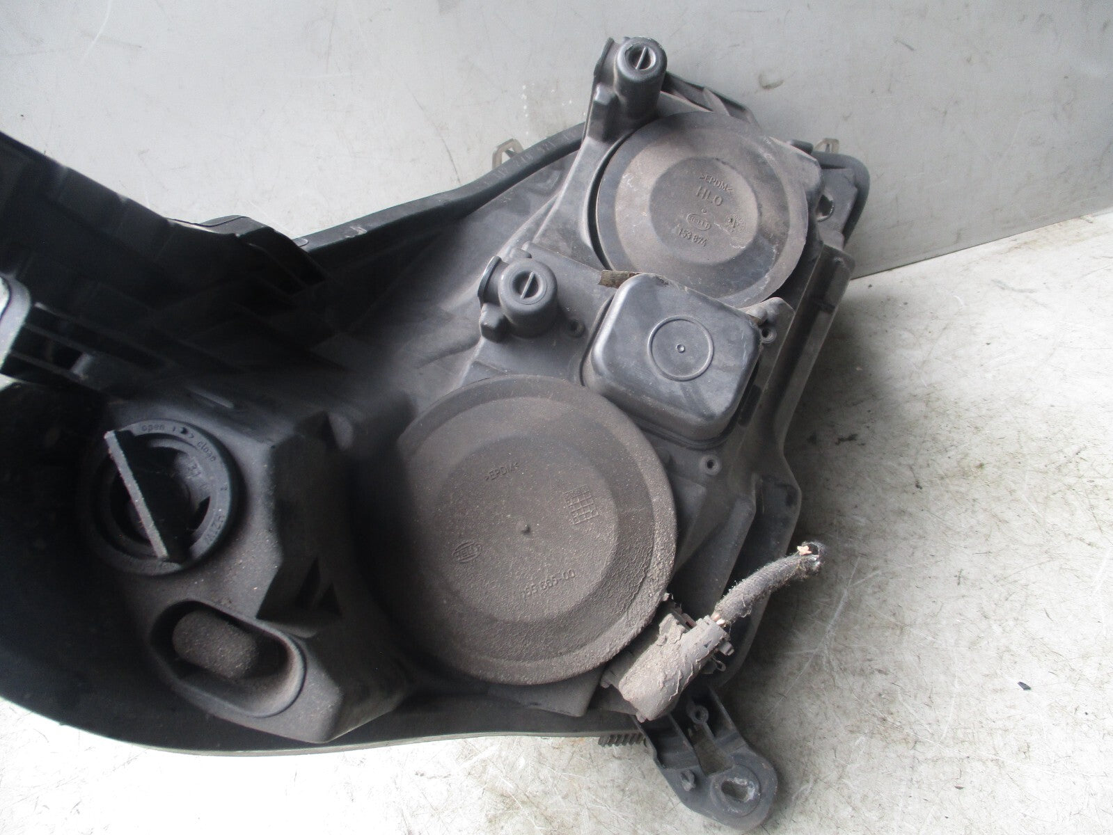 2005 VAUXHALL ASTRA H NSF PASSENGERS SIDE HEADLIGHT 1LG270370-33