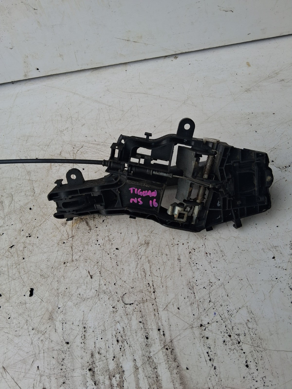 2016 VW VOLKSWAGEN TIGUAN NS NEAR LEFT SIDE INNER DOOR HANDLE 510837811A