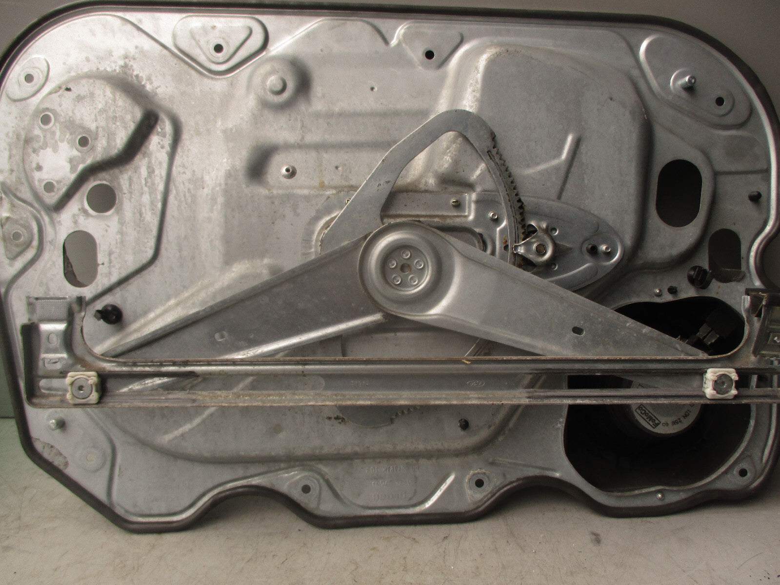 2010 FORD FOCUS MK2 OSF DRIVER FRONT RIGHT WINDOW MOTOR & REGULATOR A12304593
