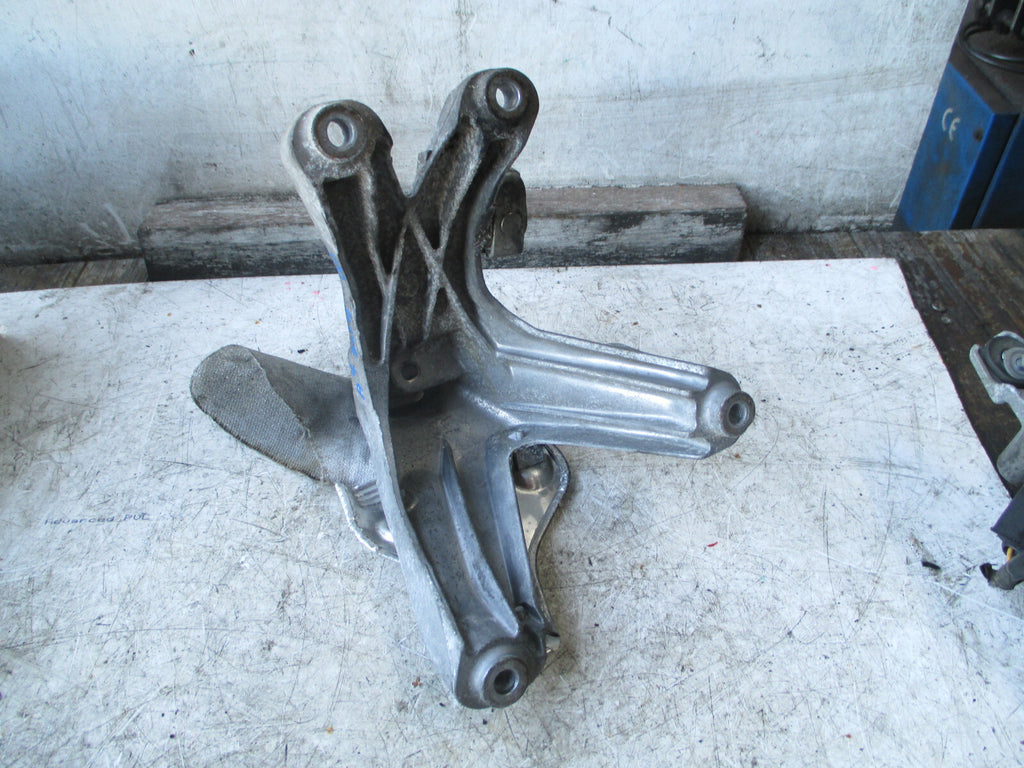 AUDI A4 B8 2014 2.0 DIESEL ENGINE MOUNT DRIVER SIDE 8K0199388AN