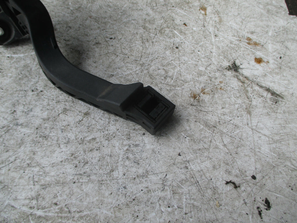 HYUNDAI I30 2014 MK2 ELECTRONIC ACCELERATOR THROTTLE GAS PEDAL 32700A5900