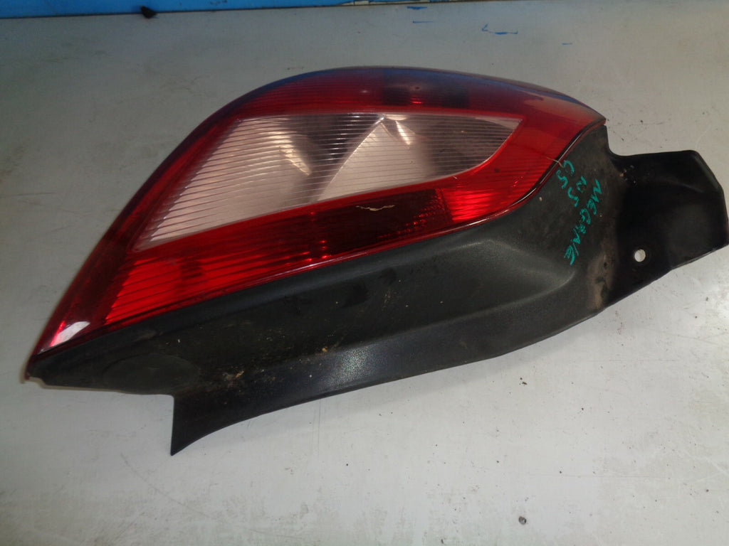 RENAULT MEGANE MK2 2005 NS PASSENGER SIDE REAR TAIL LIGHT LAMP 820073236