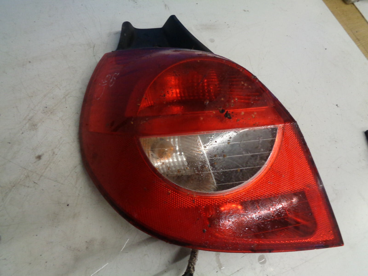 RENAULT CLIO 2007 MK3 REAR NS PASSENGER SIDE TAIL LIGHT 89035079