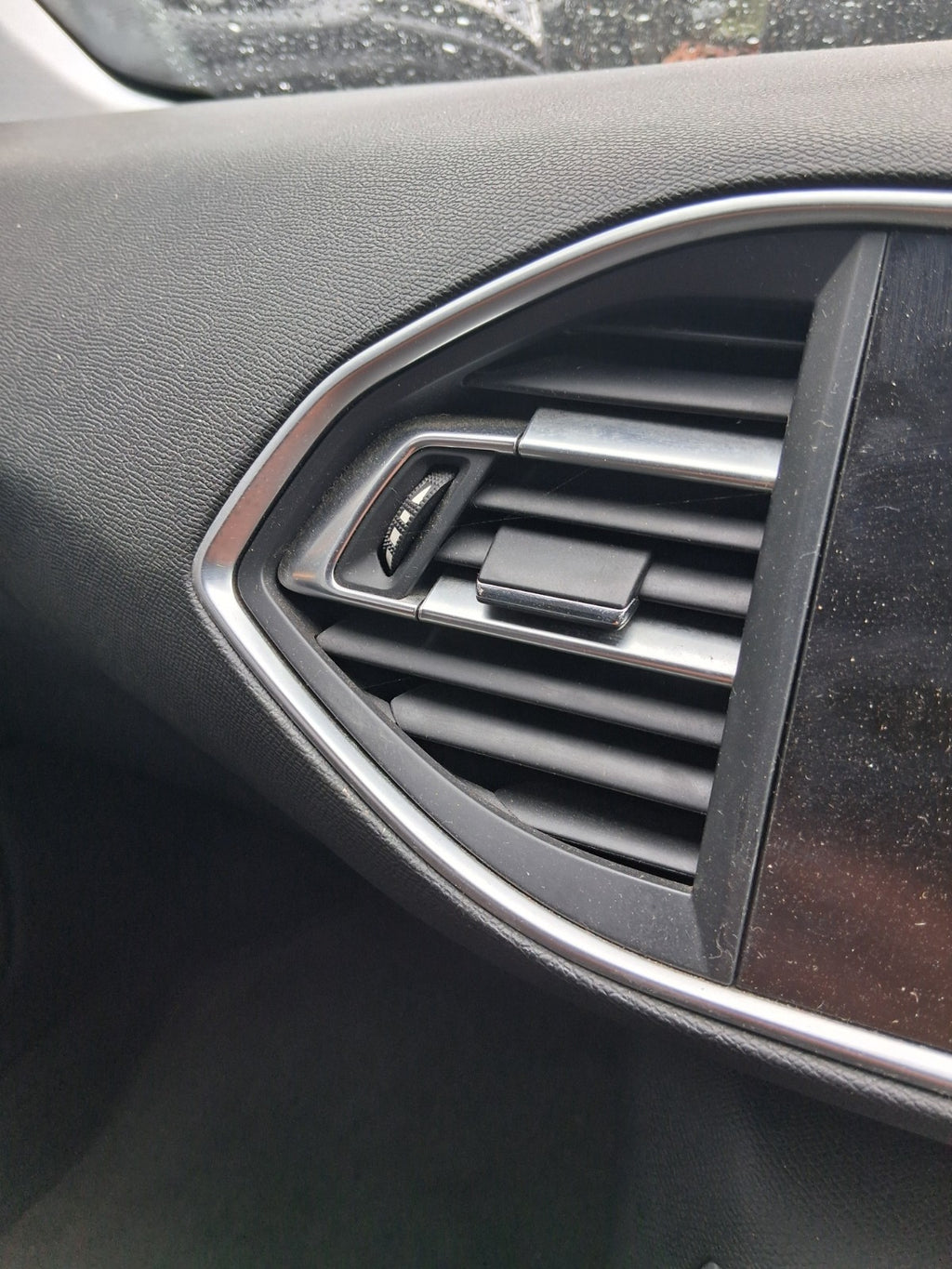 2015 PEUGEOT 308 MK2 ESTATE FRONT DASHBOARD PAIR OF CENTRE AIR VENTS