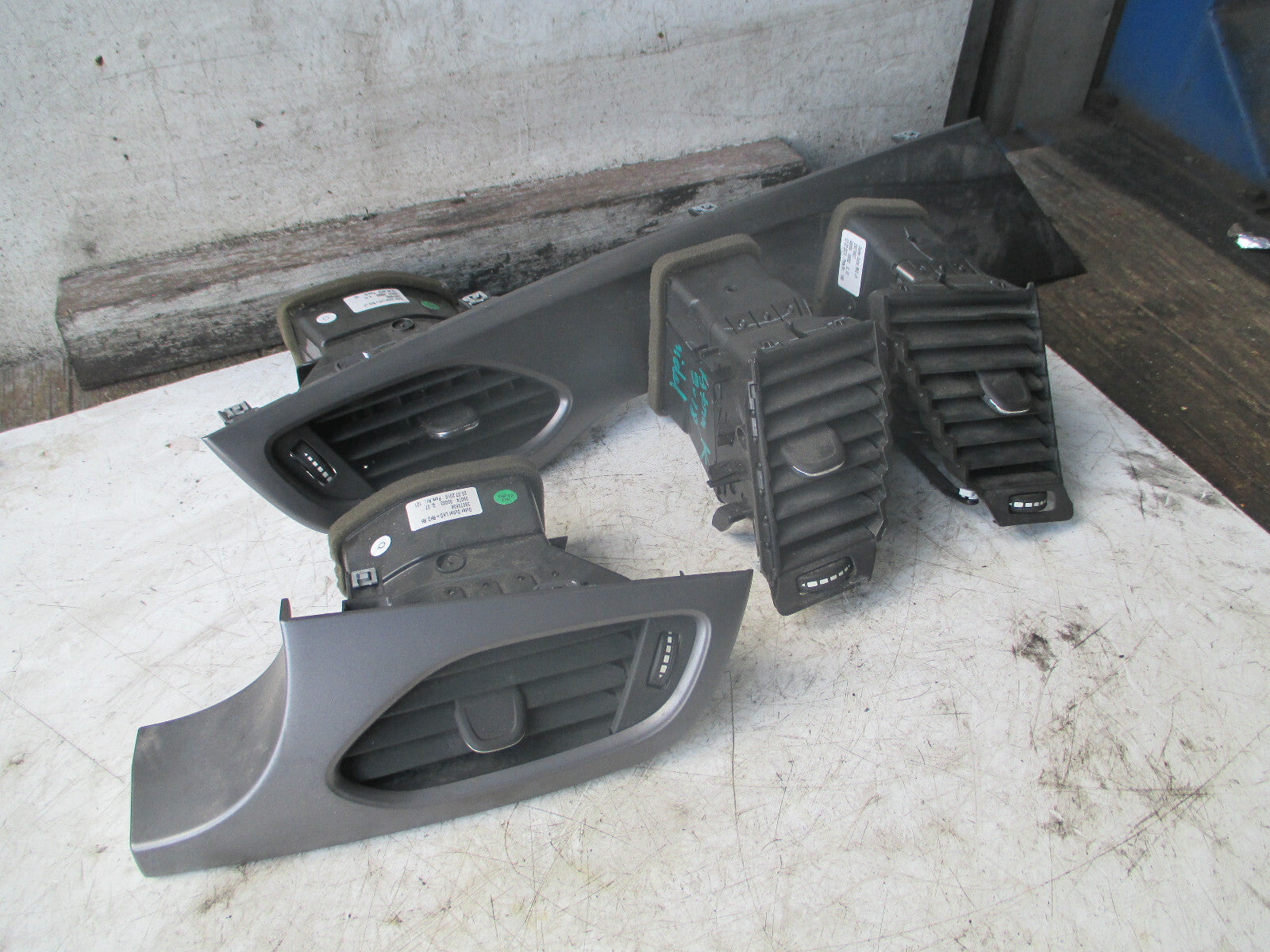 VAUXHALL ASTRA K MK7 2018 FRONT DASHBOARD AIR VENT SET 42183275