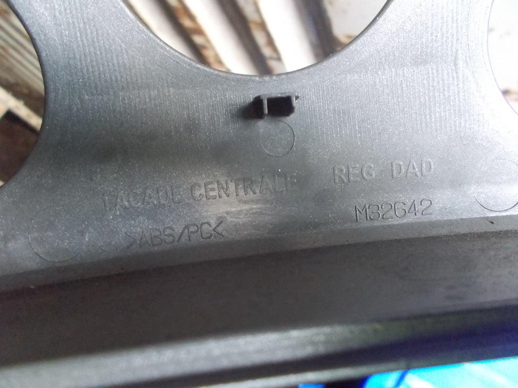 2006 RENAULT SCENIC HEATER CONTROLS SURROUND TRIM 8200494162