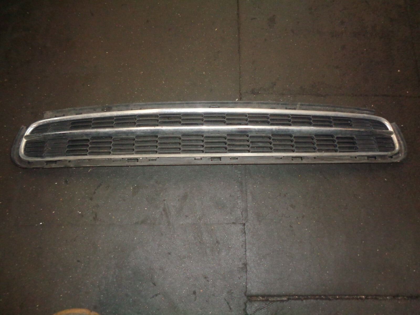 BMW MINI COOPER R56 2010 FRONT BUMPER LOWER CENTRE GRILL 2753647
