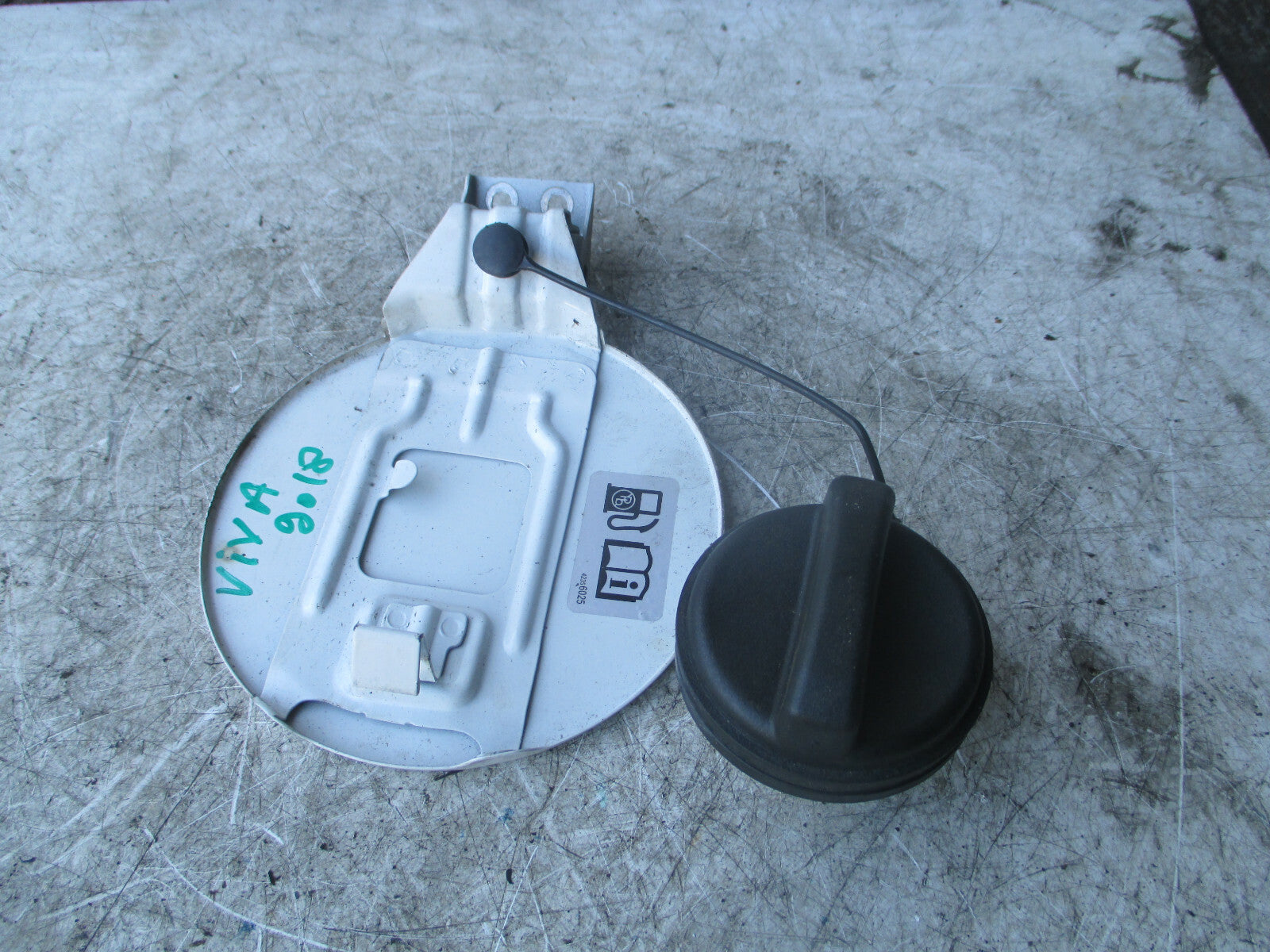 VAUXHALL VIVA 2018 FUEL FILLER FLAP WHITE