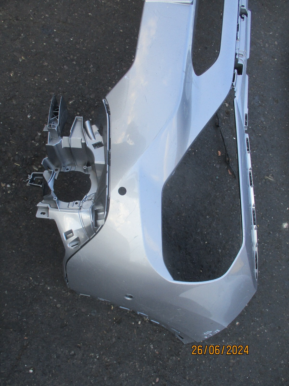 CITROEN C4 MK3 2022 FRONT UPPER BUMPER SILVER