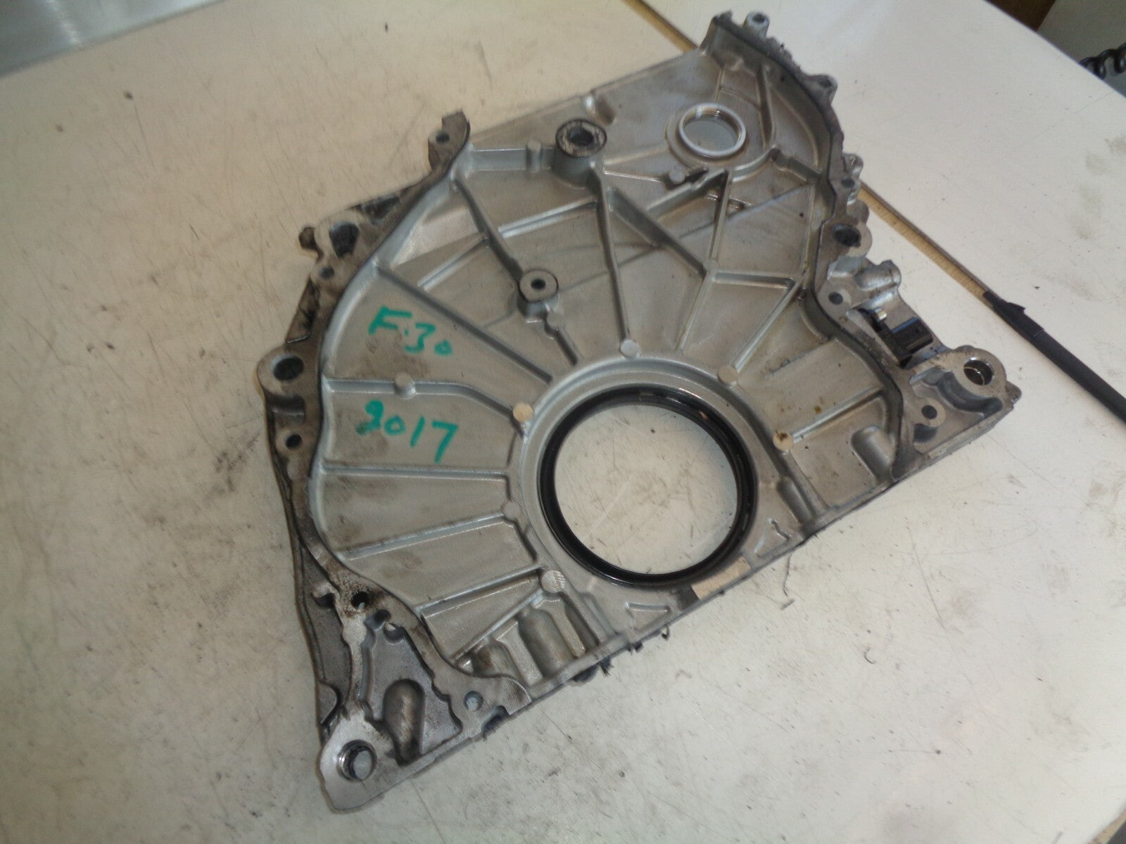 BMW 3 SERIES F30 2017 TIMING CHAIN COVER 8576353