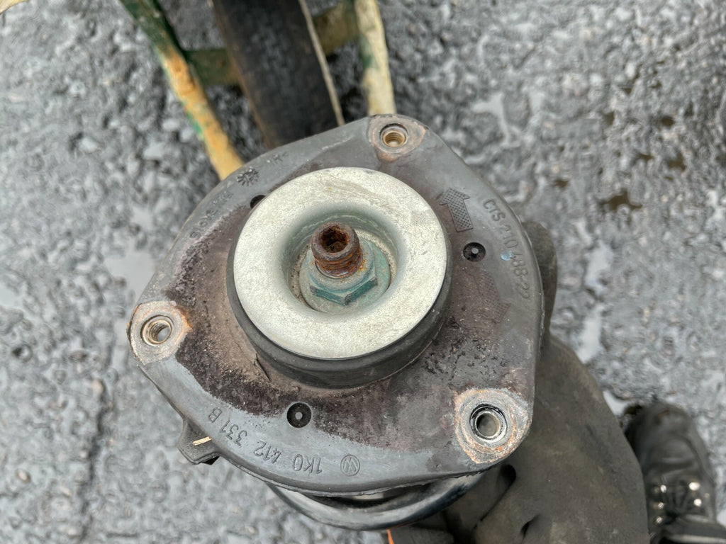 AUDI TT MK2 8J 2012 1.8 PETROL OSF DRIVER FRONT LEG HUB SHOCK SPRING