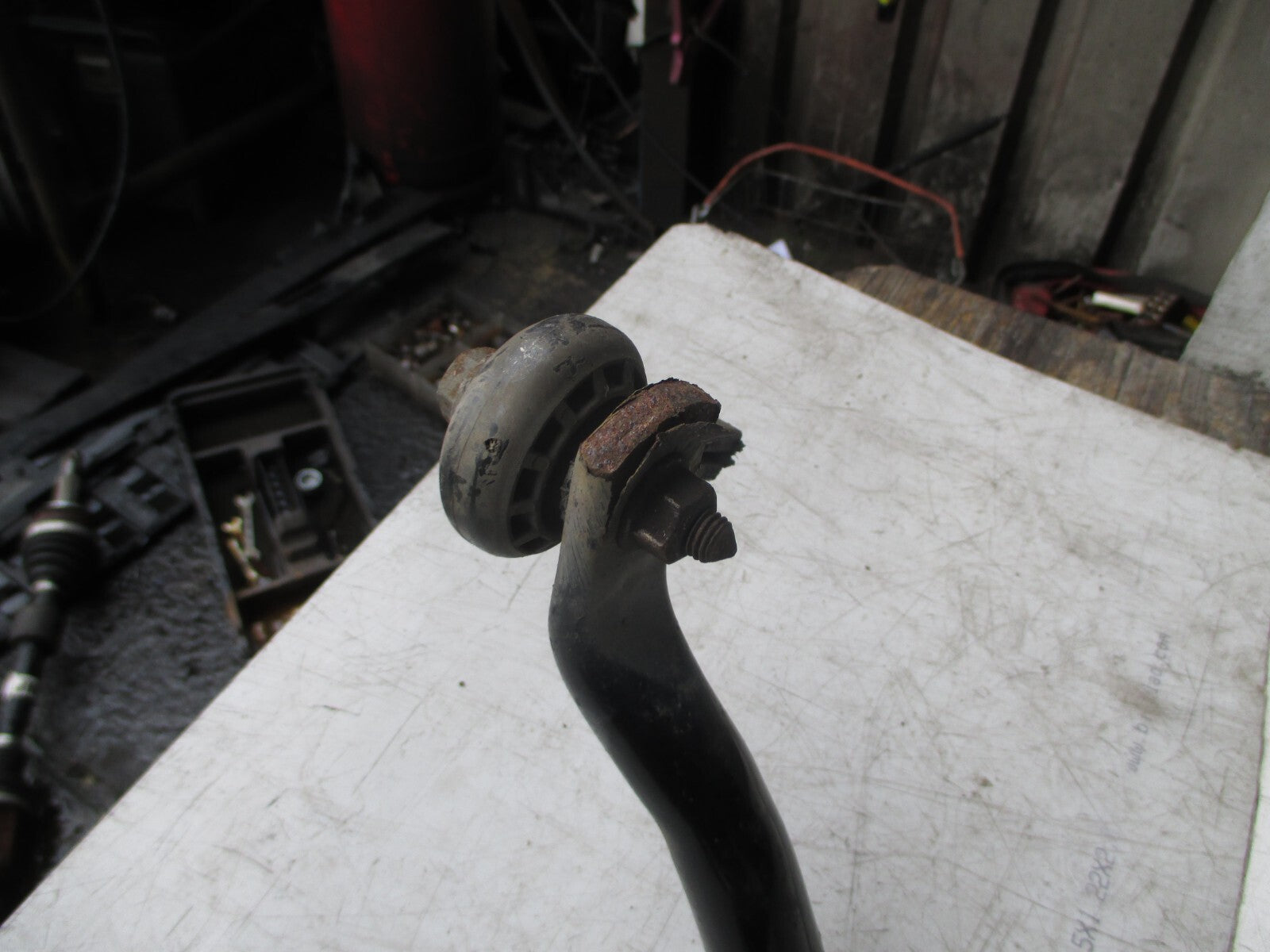 AUDI A4 B8 2011 FRONT ANTI ROLL SWAY BAR STABILIZER SUPPORT ROD 8K0411309L