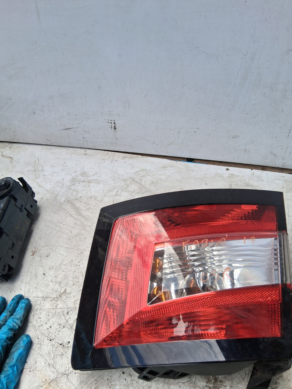 2019 SKODA FABIA OSR DRIVER SIDE REAR TAIL LIGHT LAMP 6V6945096