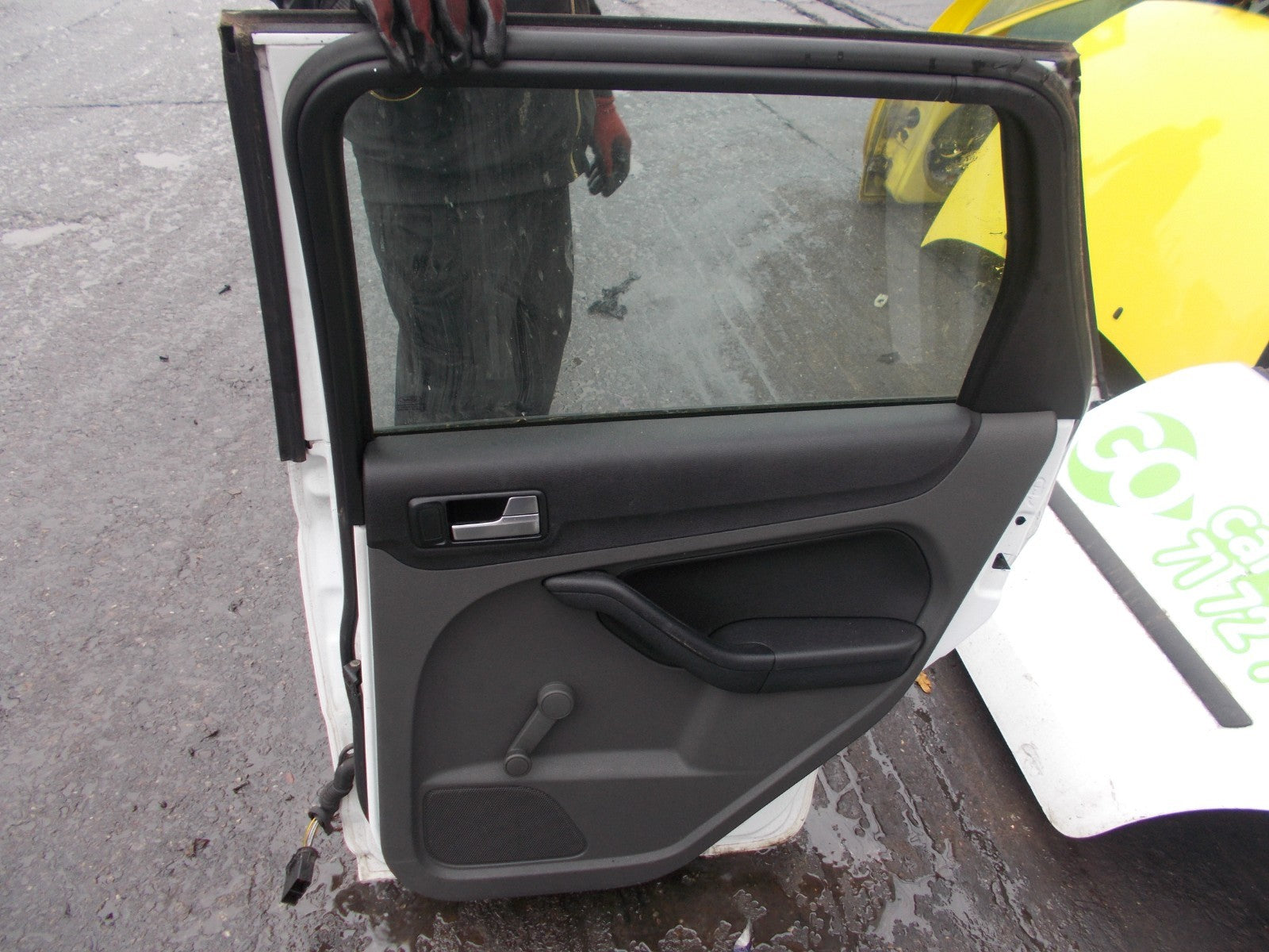 FORD FOCUS C307 (MK2) ESTATE 2005-2008 OSR DRIVER SIDE REAR DOOR WHITE