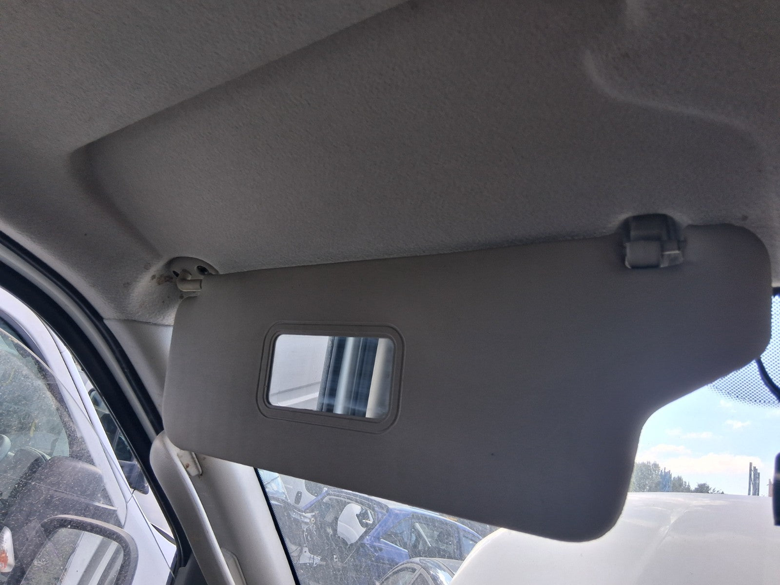 2020 SAIC LDV V80 NSF PASSENGER SIDE FRONT LEFT SUN VISOR SHADE