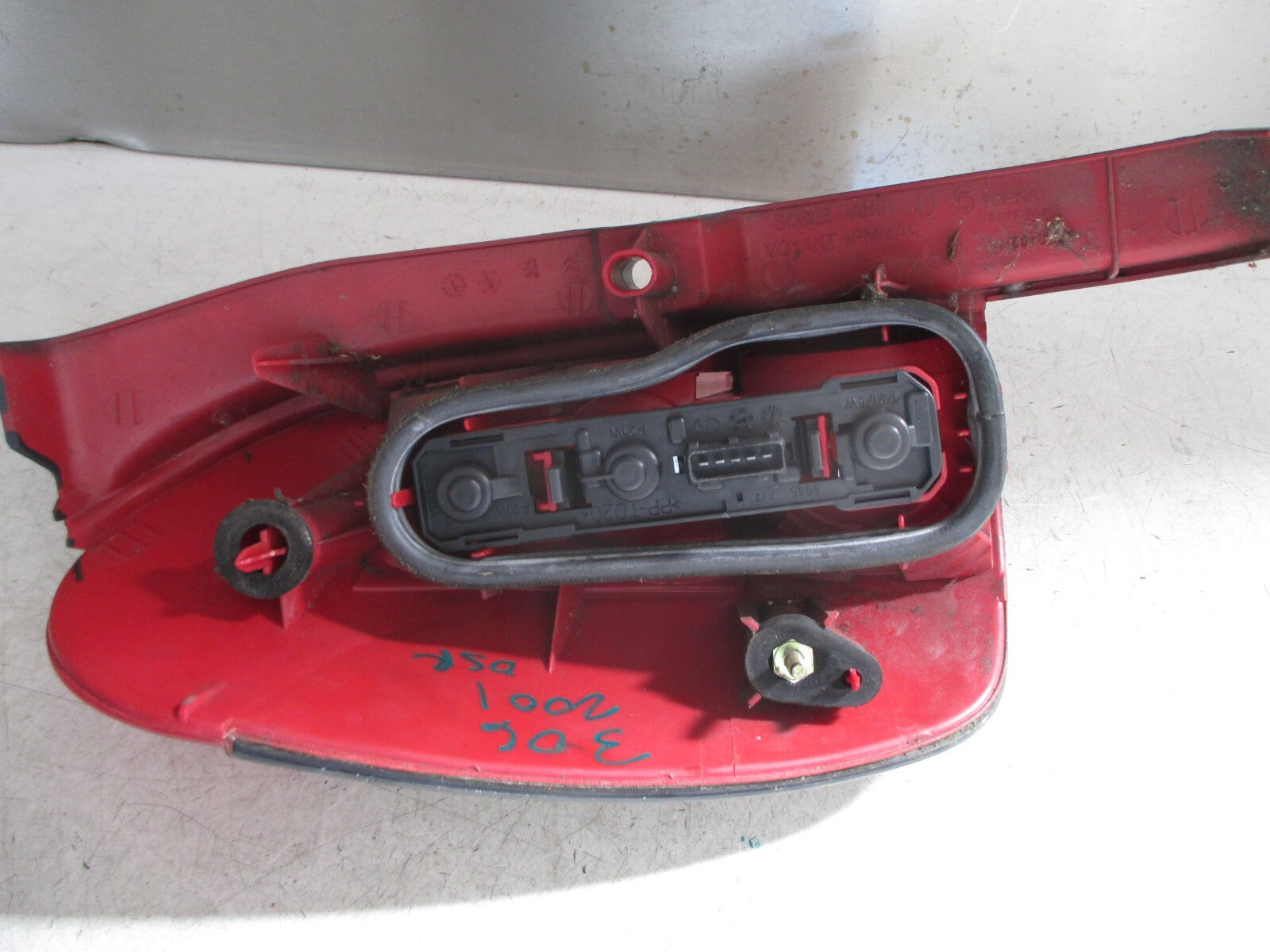 PEUGEOT 306 ESTATE 2001 OS DRIVER SIDE REAR LIGHT BACK LIGHT